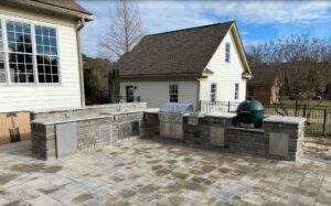 outdoor kitchen with patio